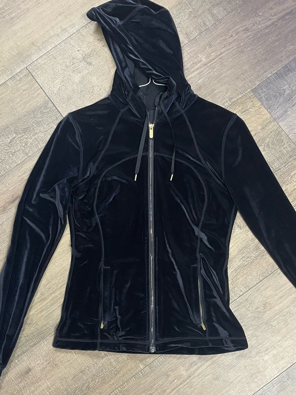 Lululemon Hooded Define Jacket *Velvet
Black w Gold Hardware